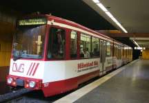 Foto: Duisburger GT10NC-DU als Linie 901 in Mülheim Hbf